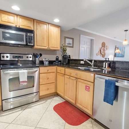 Fun 2 Bed/2 Bath Condo With Pool On Biloxi Beach Bagian luar foto