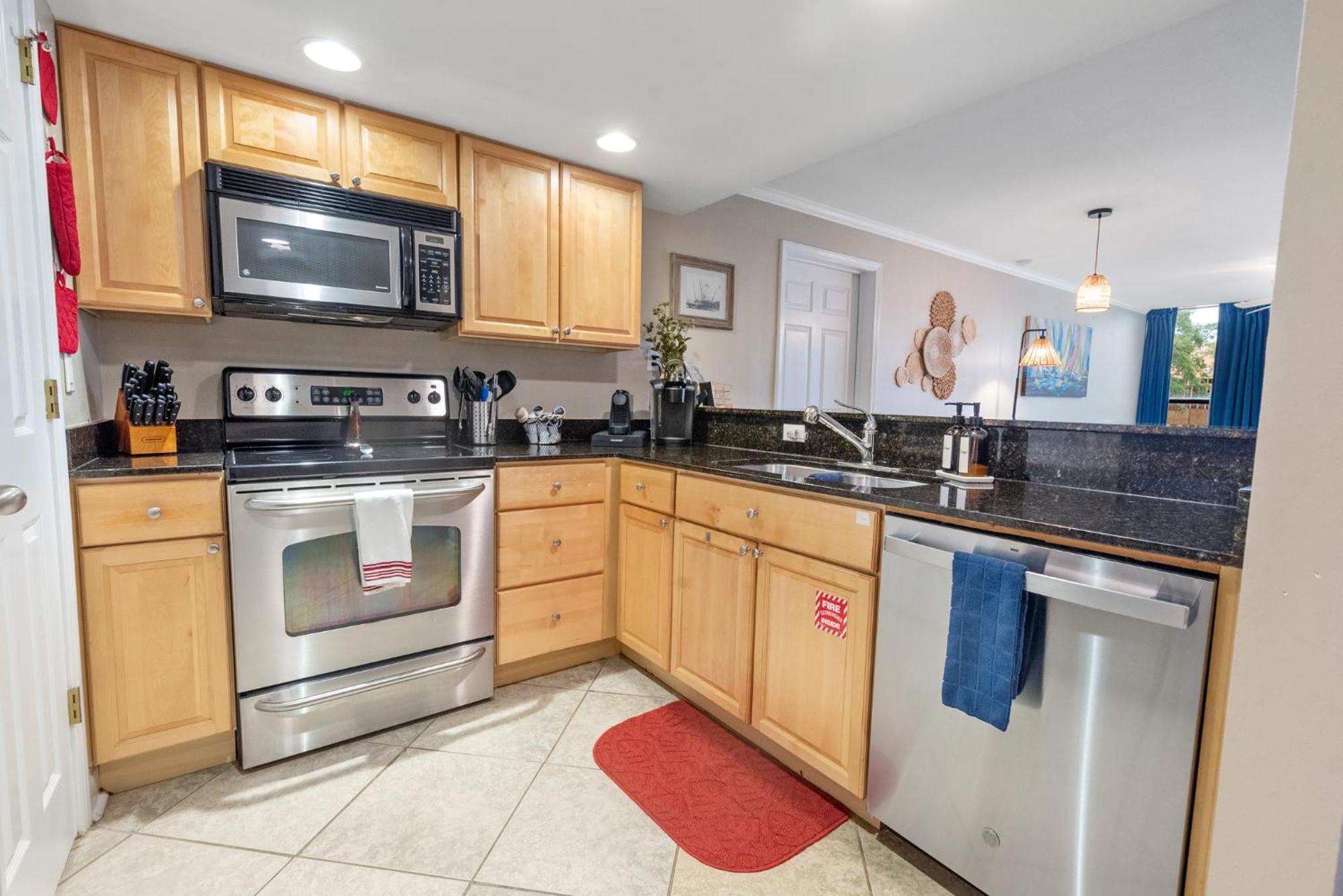 Fun 2 Bed/2 Bath Condo With Pool On Biloxi Beach Bagian luar foto