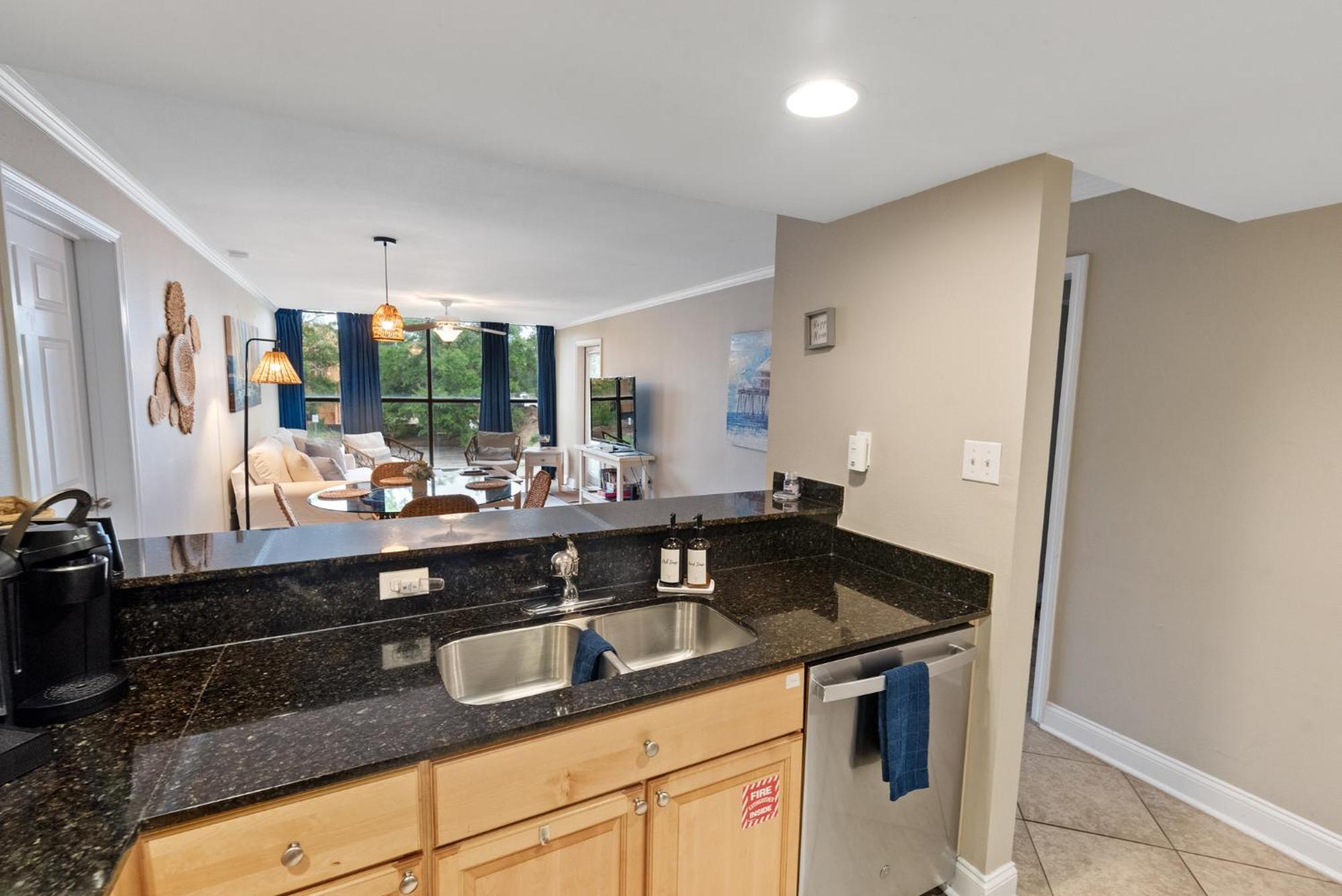 Fun 2 Bed/2 Bath Condo With Pool On Biloxi Beach Bagian luar foto